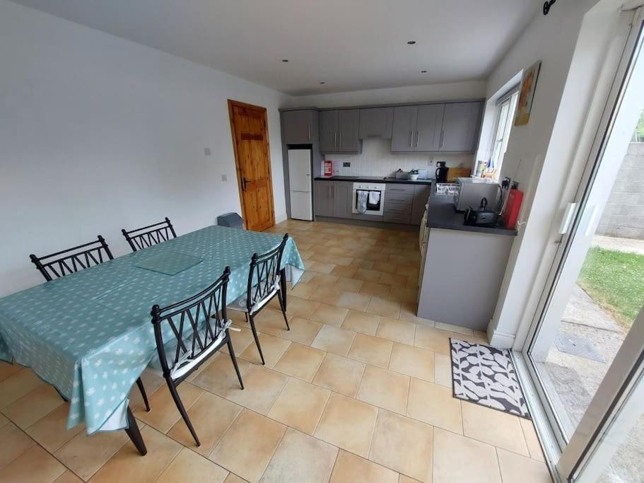 3 Bed Semi-Detached House In A Quite Estate Villa Bruff Exterior foto
